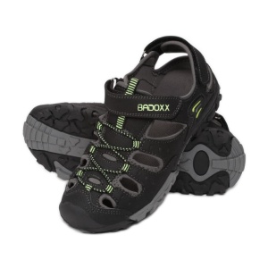 Naiste kinnise ninaosaga sandaalid . Suurused 36-41